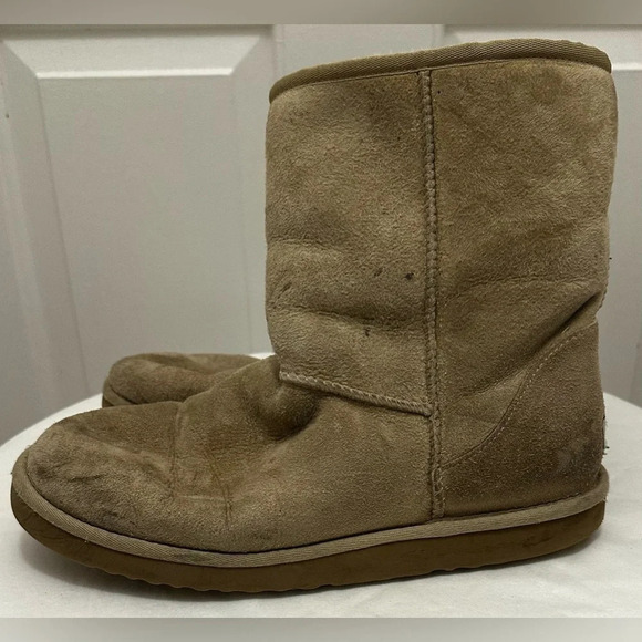Women’s Ugg Classic Short Boots in Sand Size 10 - Picture 3 of 5